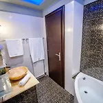 One Of A Kind Luxury In Center Near Helexpo Διαμέρισμα *