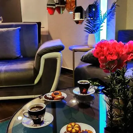 One Of A Kind Luxury In Center Near Helexpo *