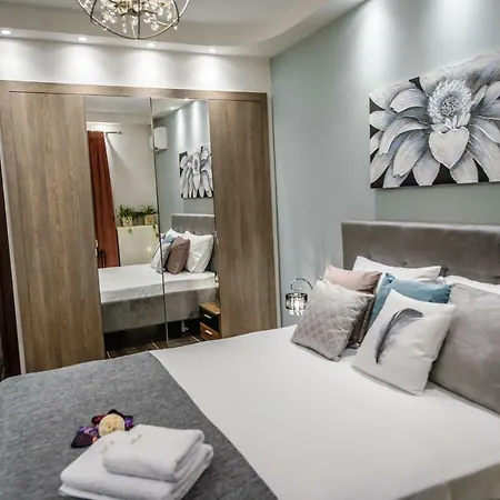 One Of A Kind Luxury In Center Near Helexpo *