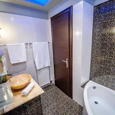 One Of A Kind Luxury In Center Near Helexpo Daire *
