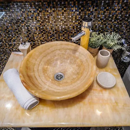 One Of A Kind Luxury In Center Near Helexpo Daire *